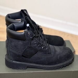Timberland  Boots Black Nubuck Leather women’s 8.5 =Youth 7